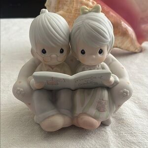 Adorable Couple Figurine Reading Together 1987